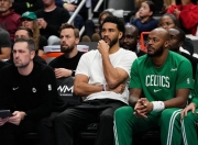 亚博体育-塔图姆在美国队比赛中战术调整，回归赛场引发热议！的简单介绍